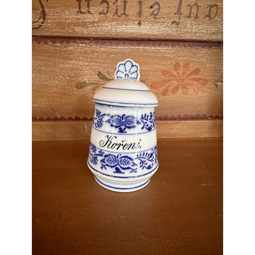 Blue Onion Ceramic Jar , Eastern European All Spice Jar, Koreni Jar with Lid